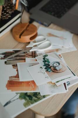 Lightweight 160g Double Sided Glossy Paper Customizable For Digital Printing